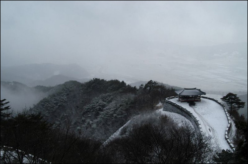 금성산성 너머로 담양 들녘이 보인다 